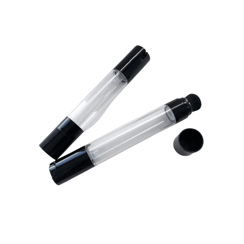 หลอดบรรจุภัณฑ์ทรงปากกาสีใส (pen-style cosmetic tube) ตัวหลอดโปร่งใสทรงกระบอกเรียวยาว ฝาดำทั้งสองด้าน แยกฝาครอบ ปลายหลอดออกแบบสำหรับหัวแปรงหรือหัวลูกกลิ้ง เหมาะสำหรับเซรั่ม ออยล์ และผลิตภัณฑ์แต้มเฉพาะจุด