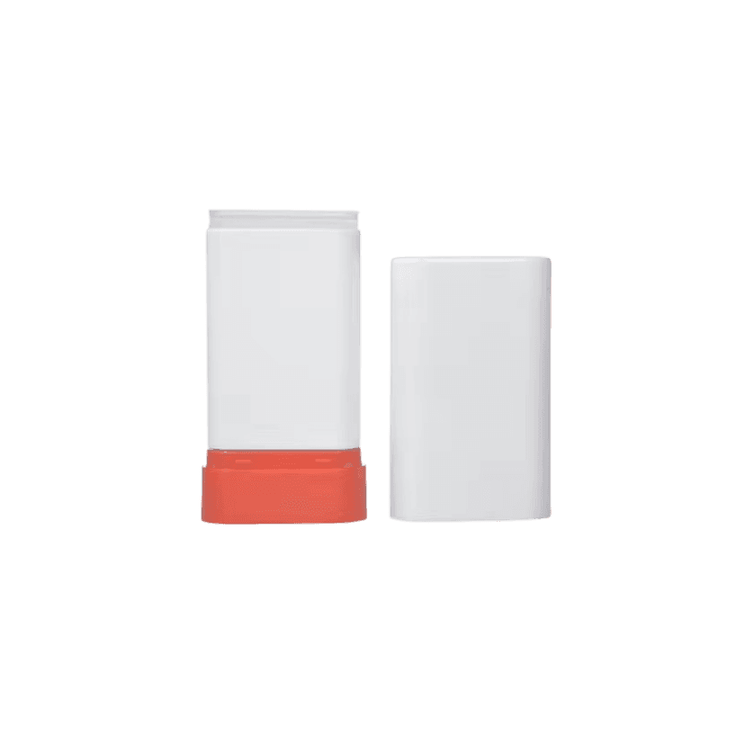 แท่งสติ๊กพลาสติกสีขาวทรงสี่เหลี่ยมมน ฐานสีส้ม ระบบหมุนดันจากฐาน พร้อมฝาครอบ เหมาะสำหรับบาล์ม สกินแคร์ และเครื่องสำอางแบบแท่ง